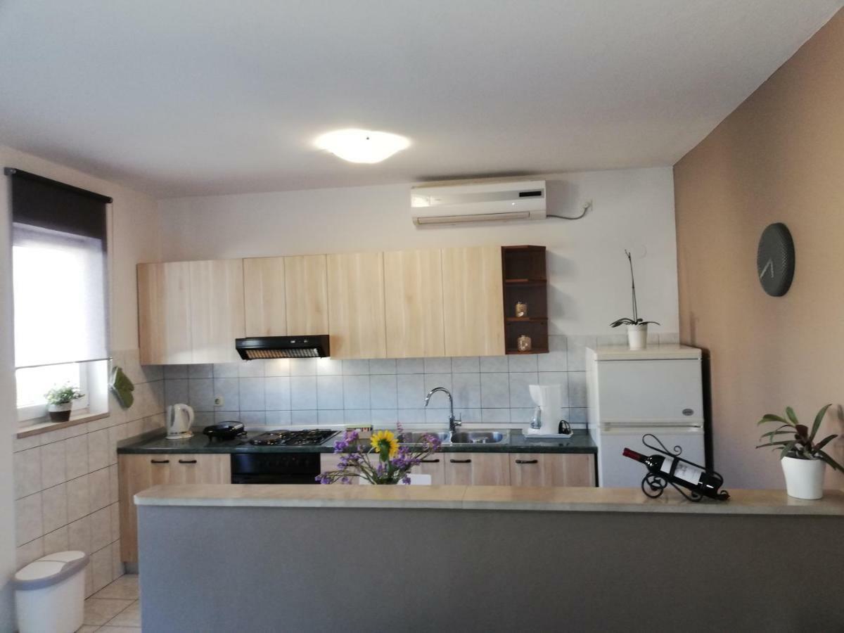 Apartman Katica Banjol Екстер'єр фото
