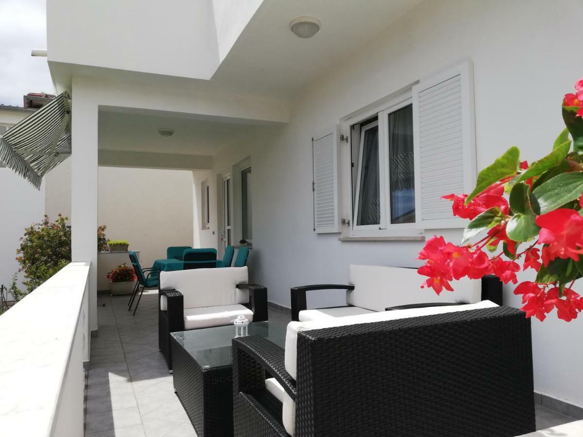 Apartman Katica Banjol Екстер'єр фото